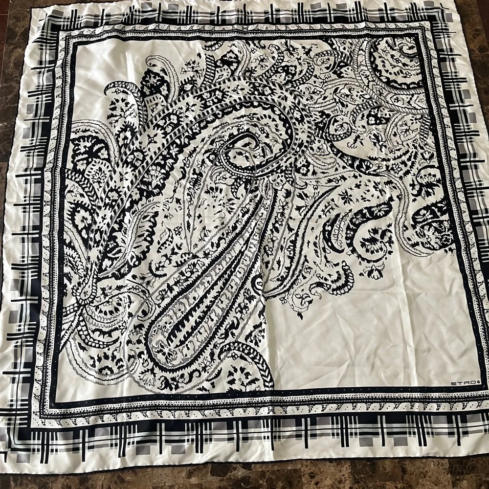 ETRO black and White Paisley Silk Scarf